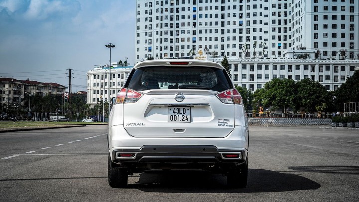x-trail duoi xe